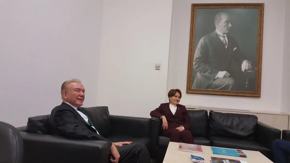 Uğur Dündar Ve Meral Akşener Depremi Canlı Yayında Öğrendi! - Medya Alemi