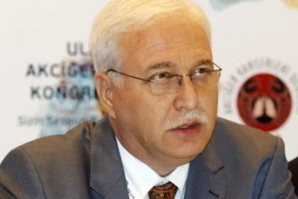 Tevfik Özlü