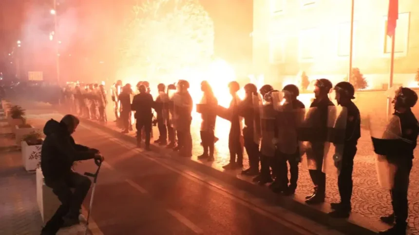 Arnavutluk Hükümet istifa protestoları