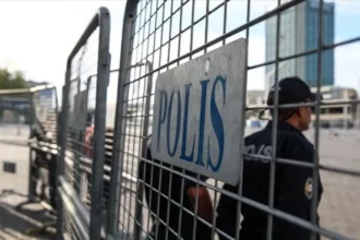Polis