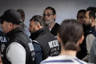 Erdal beşikçioğlu